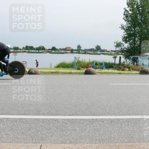 15.06.2025 - 27. Vierlanden-Triathlon H.Heesch http://msf.ph/oto/8033208 15.06.2025 11:40:11 Radfahren 774, 869 meine-sportfotos.de