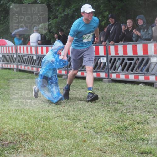 21.06.2025 - 27. Vierlanden-Triathlon KatJ http://msf.ph/oto/8033216 15.06.2025 13:44:39 Ziel 960, 1141 meine-sportfotos.de