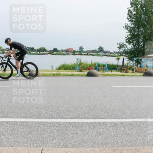 15.06.2025 - 27. Vierlanden-Triathlon H.Heesch http://msf.ph/oto/8033219 15.06.2025 11:40:13 Radfahren 662, 774, 869 meine-sportfotos.de