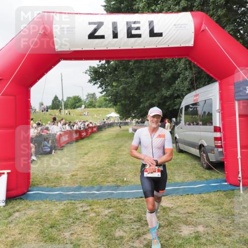 21.06.2025 - 27. Vierlanden-Triathlon MichiJ http://msf.ph/oto/8033221 15.06.2026 12:54:17 Ziel 171 meine-sportfotos.de