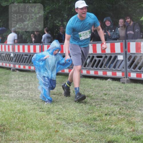 21.06.2025 - 27. Vierlanden-Triathlon KatJ http://msf.ph/oto/8033227 15.06.2025 13:44:40 Ziel 960, 1141 meine-sportfotos.de
