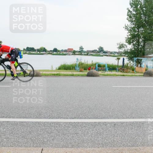 15.06.2025 - 27. Vierlanden-Triathlon H.Heesch http://msf.ph/oto/8033265 15.06.2025 10:41:34 Radfahren 106, 109, 127, 198, 351, 436 meine-sportfotos.de