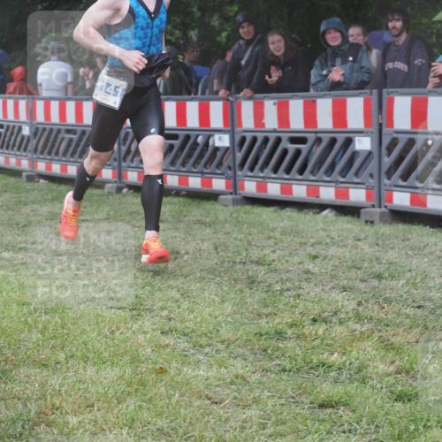 21.06.2025 - 27. Vierlanden-Triathlon KatJ http://msf.ph/oto/8033272 15.06.2025 13:44:46 Ziel 82, 1141 meine-sportfotos.de