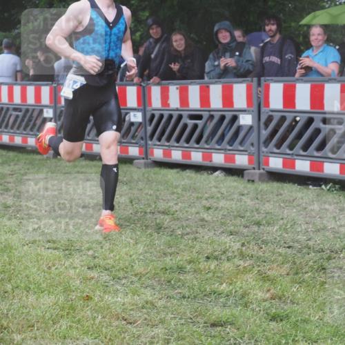 21.06.2025 - 27. Vierlanden-Triathlon KatJ http://msf.ph/oto/8033277 15.06.2025 13:44:46 Ziel 82, 1141 meine-sportfotos.de
