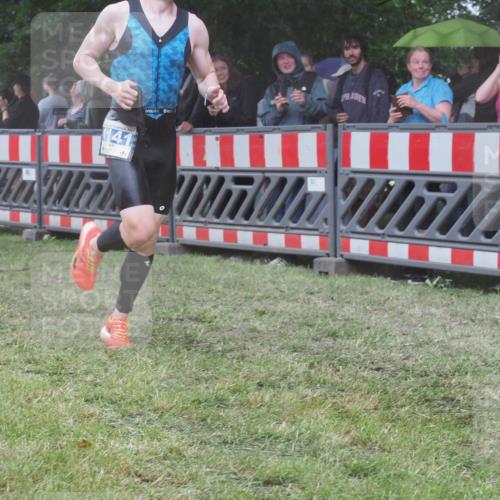 21.06.2025 - 27. Vierlanden-Triathlon KatJ http://msf.ph/oto/8033281 15.06.2025 13:44:46 Ziel 82, 1141 meine-sportfotos.de