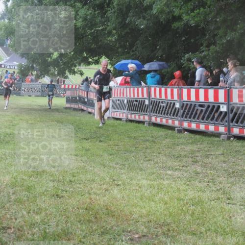 21.06.2025 - 27. Vierlanden-Triathlon KatJ http://msf.ph/oto/8033328 15.06.2025 13:45:00 Ziel 811, 881, 930, 956, 1114 meine-sportfotos.de