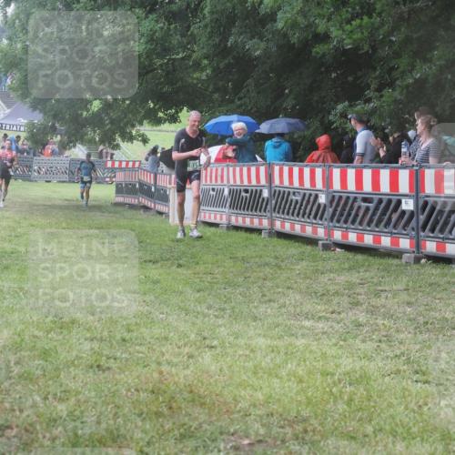 21.06.2025 - 27. Vierlanden-Triathlon KatJ http://msf.ph/oto/8033333 15.06.2025 13:45:00 Ziel 811, 881, 930, 956, 1114 meine-sportfotos.de