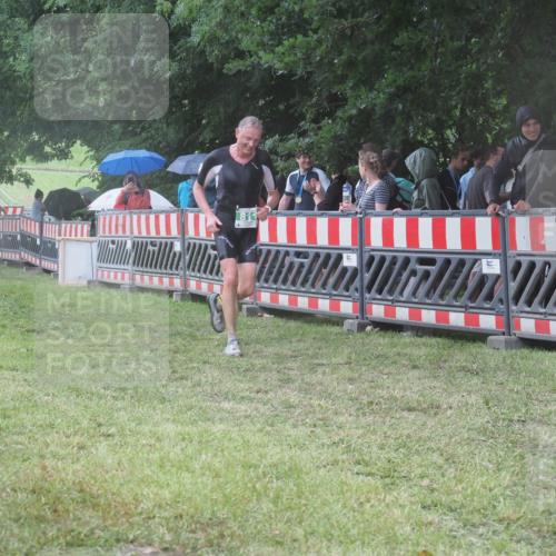 21.06.2025 - 27. Vierlanden-Triathlon KatJ http://msf.ph/oto/8033339 15.06.2025 13:45:02 Ziel 811, 881, 930, 956, 1114 meine-sportfotos.de