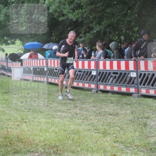 21.06.2025 - 27. Vierlanden-Triathlon KatJ http://msf.ph/oto/8033341 15.06.2025 13:45:02 Ziel 811, 881, 930, 956, 1114 meine-sportfotos.de