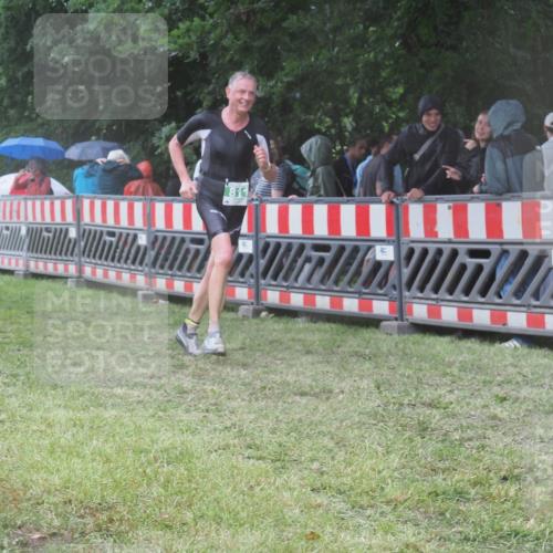 21.06.2025 - 27. Vierlanden-Triathlon KatJ http://msf.ph/oto/8033348 15.06.2025 13:45:03 Ziel 811, 881, 930, 956, 1114 meine-sportfotos.de