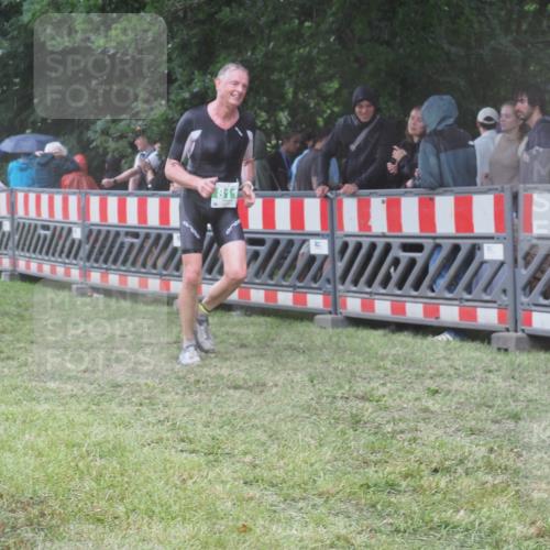 21.06.2025 - 27. Vierlanden-Triathlon KatJ http://msf.ph/oto/8033355 15.06.2025 13:45:03 Ziel 811, 881, 930, 956, 1114 meine-sportfotos.de