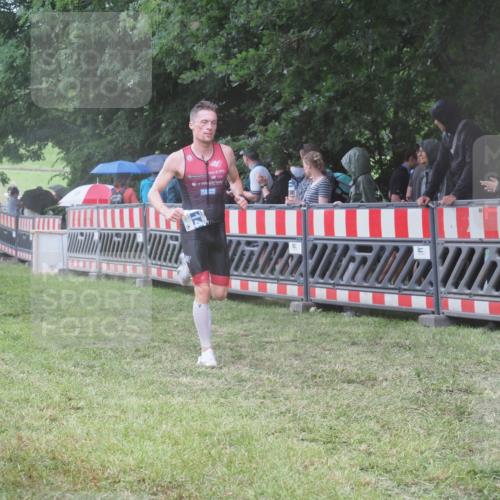 21.06.2025 - 27. Vierlanden-Triathlon KatJ http://msf.ph/oto/8033374 15.06.2025 13:45:05 Ziel 811, 849, 881, 930, 956, 1114 meine-sportfotos.de