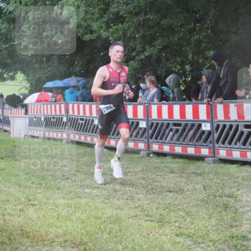 21.06.2025 - 27. Vierlanden-Triathlon KatJ http://msf.ph/oto/8033376 15.06.2025 13:45:05 Ziel 811, 849, 881, 930, 956, 1114 meine-sportfotos.de