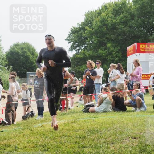 15.06.2025 - 27. Vierlanden-Triathlon KatJ http://msf.ph/oto/8033378 15.06.2025 11:15:47 Schwimmen 881, 919, 927, 946, 960 meine-sportfotos.de