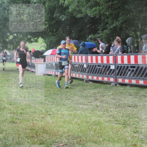 21.06.2025 - 27. Vierlanden-Triathlon KatJ http://msf.ph/oto/8033382 15.06.2025 13:45:07 Ziel 849, 881, 930, 956 meine-sportfotos.de