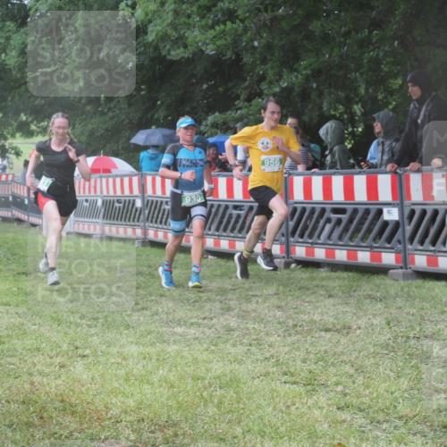 21.06.2025 - 27. Vierlanden-Triathlon KatJ http://msf.ph/oto/8033390 15.06.2025 13:45:08 Ziel 849, 881, 930, 956 meine-sportfotos.de