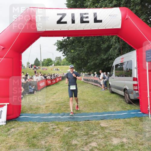 21.06.2025 - 27. Vierlanden-Triathlon MichiJ http://msf.ph/oto/8033399 15.06.2026 12:55:10 Ziel 656 meine-sportfotos.de
