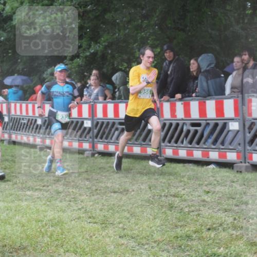 21.06.2025 - 27. Vierlanden-Triathlon KatJ http://msf.ph/oto/8033402 15.06.2025 13:45:08 Ziel 849, 881, 930, 956 meine-sportfotos.de