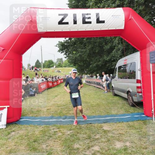 21.06.2025 - 27. Vierlanden-Triathlon MichiJ http://msf.ph/oto/8033412 15.06.2026 12:55:10 Ziel 656 meine-sportfotos.de