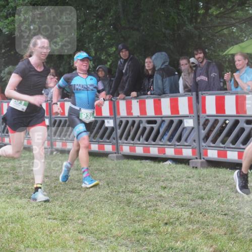 21.06.2025 - 27. Vierlanden-Triathlon KatJ http://msf.ph/oto/8033415 15.06.2025 13:45:09 Ziel 849, 881, 930, 956 meine-sportfotos.de