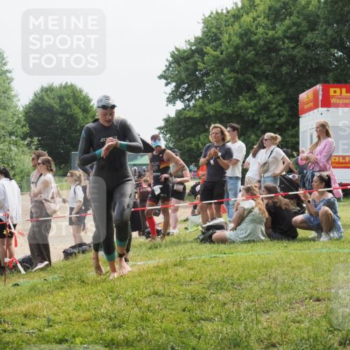 15.06.2025 - 27. Vierlanden-Triathlon KatJ http://msf.ph/oto/8033420 15.06.2025 11:15:52 Schwimmen 881, 919, 927, 946, 951, 960 meine-sportfotos.de