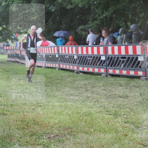 21.06.2025 - 27. Vierlanden-Triathlon KatJ http://msf.ph/oto/8033438 15.06.2025 13:45:13 Ziel 849 meine-sportfotos.de