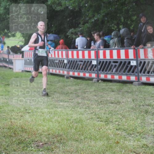 21.06.2025 - 27. Vierlanden-Triathlon KatJ http://msf.ph/oto/8033451 15.06.2025 13:45:13 Ziel 849 meine-sportfotos.de