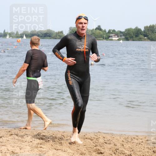 15.06.2025 - 27. Vierlanden-Triathlon Lena Gebhardt http://msf.ph/oto/8033452 15.06.2025 11:17:31 Schwimmen 849, 911, 973 meine-sportfotos.de