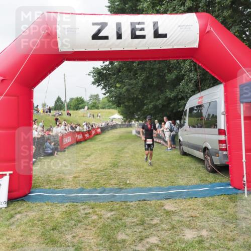 21.06.2025 - 27. Vierlanden-Triathlon MichiJ http://msf.ph/oto/8033455 15.06.2026 12:55:17 Ziel 116, 656 meine-sportfotos.de