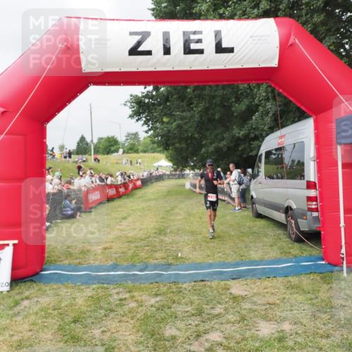 21.06.2025 - 27. Vierlanden-Triathlon MichiJ http://msf.ph/oto/8033460 15.06.2026 12:55:17 Ziel 116, 656 meine-sportfotos.de