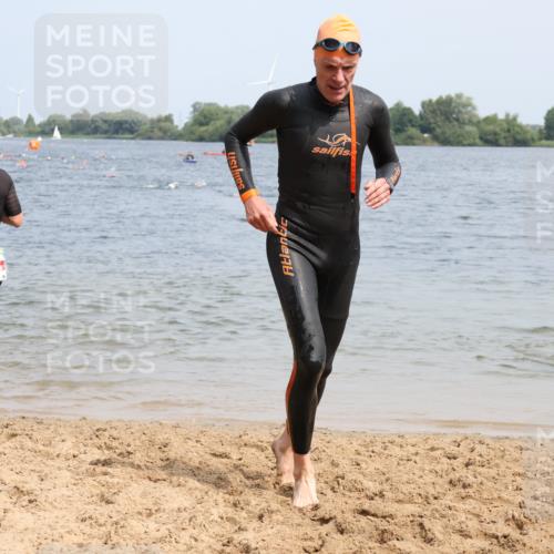 15.06.2025 - 27. Vierlanden-Triathlon Lena Gebhardt http://msf.ph/oto/8033461 15.06.2025 11:17:32 Schwimmen 849, 973 meine-sportfotos.de