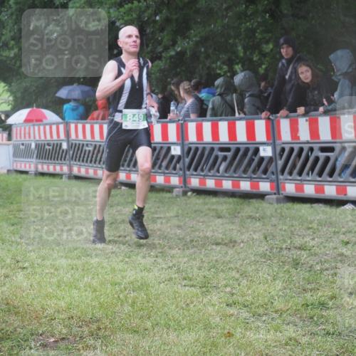 21.06.2025 - 27. Vierlanden-Triathlon KatJ http://msf.ph/oto/8033476 15.06.2025 13:45:14 Ziel 849, 1127 meine-sportfotos.de