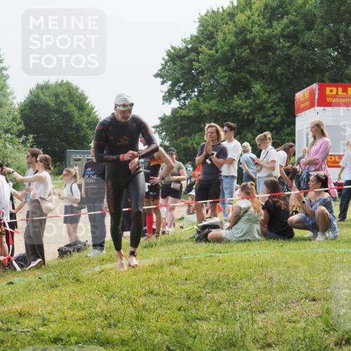 15.06.2025 - 27. Vierlanden-Triathlon KatJ http://msf.ph/oto/8033479 15.06.2025 11:15:58 Schwimmen 919, 946, 951, 963 meine-sportfotos.de