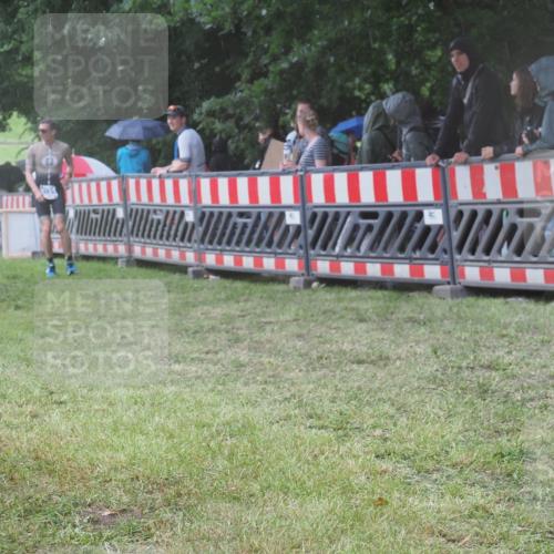 21.06.2025 - 27. Vierlanden-Triathlon KatJ http://msf.ph/oto/8033493 15.06.2025 13:45:18 Ziel 1127 meine-sportfotos.de