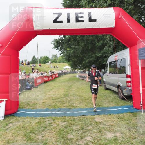 21.06.2025 - 27. Vierlanden-Triathlon MichiJ http://msf.ph/oto/8033497 15.06.2026 12:55:18 Ziel 116 meine-sportfotos.de