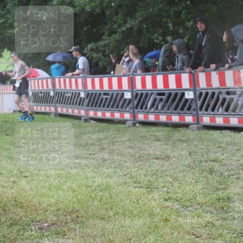21.06.2025 - 27. Vierlanden-Triathlon KatJ http://msf.ph/oto/8033504 15.06.2025 13:45:19 Ziel 1127 meine-sportfotos.de