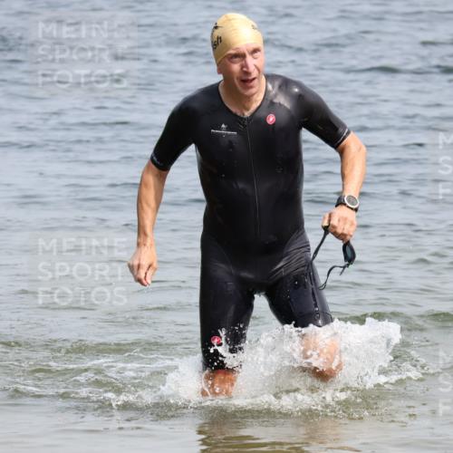 15.06.2025 - 27. Vierlanden-Triathlon Lena Gebhardt http://msf.ph/oto/8033516 15.06.2025 11:18:02 Schwimmen 834 meine-sportfotos.de