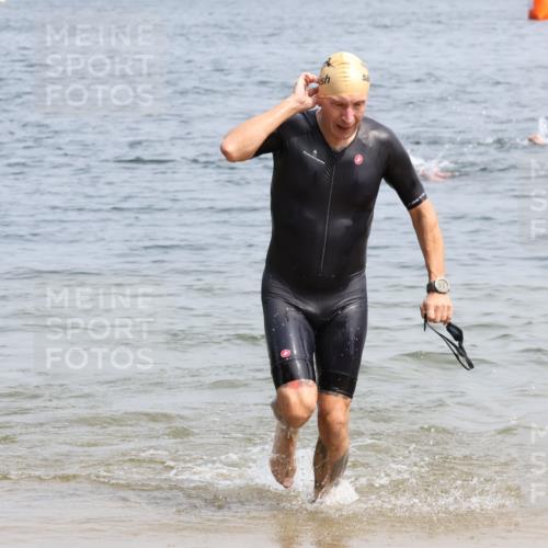 15.06.2025 - 27. Vierlanden-Triathlon Lena Gebhardt http://msf.ph/oto/8033531 15.06.2025 11:18:04 Schwimmen 834 meine-sportfotos.de
