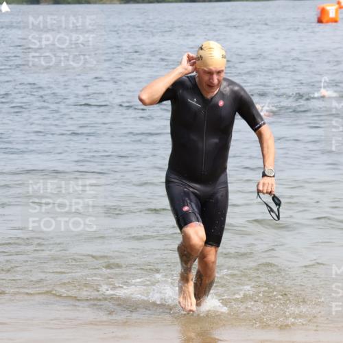 15.06.2025 - 27. Vierlanden-Triathlon Lena Gebhardt http://msf.ph/oto/8033536 15.06.2025 11:18:05 Schwimmen 834 meine-sportfotos.de