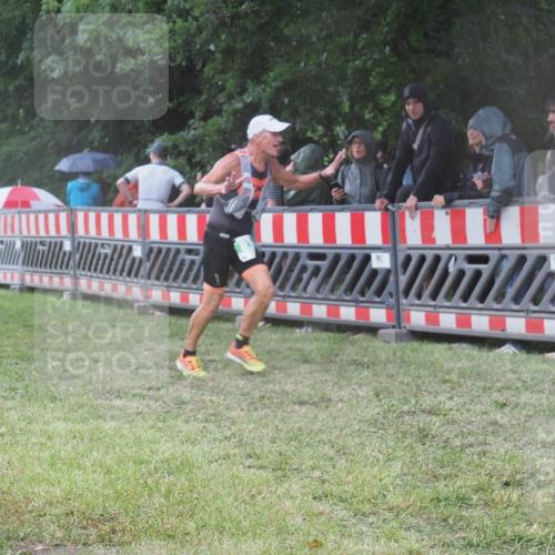 21.06.2025 - 27. Vierlanden-Triathlon KatJ http://msf.ph/oto/8033579 15.06.2025 13:45:33 Ziel 830 meine-sportfotos.de