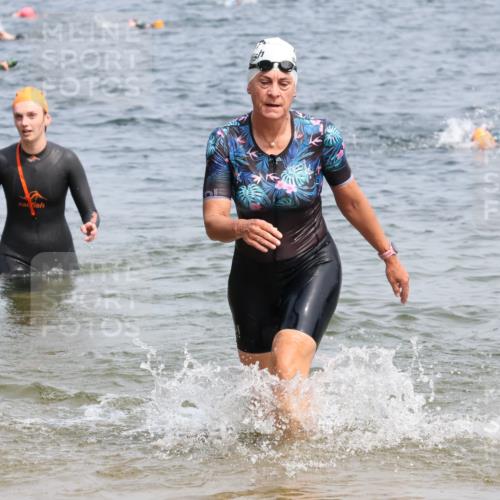 15.06.2025 - 27. Vierlanden-Triathlon Lena Gebhardt http://msf.ph/oto/8033583 15.06.2025 11:18:13 Schwimmen 834, 908, 933 meine-sportfotos.de