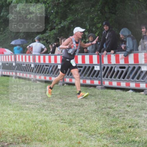 21.06.2025 - 27. Vierlanden-Triathlon KatJ http://msf.ph/oto/8033586 15.06.2025 13:45:33 Ziel 830 meine-sportfotos.de