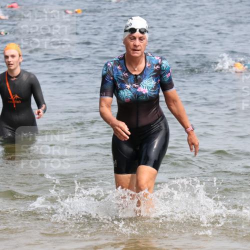 15.06.2025 - 27. Vierlanden-Triathlon Lena Gebhardt http://msf.ph/oto/8033588 15.06.2025 11:18:13 Schwimmen 834, 908, 933 meine-sportfotos.de