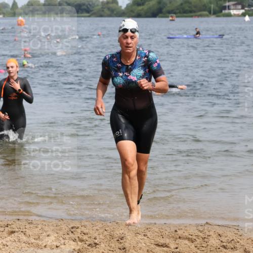 15.06.2025 - 27. Vierlanden-Triathlon Lena Gebhardt http://msf.ph/oto/8033590 15.06.2025 11:18:15 Schwimmen 834, 908, 933 meine-sportfotos.de
