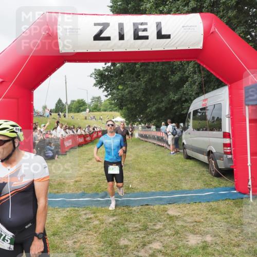 21.06.2025 - 27. Vierlanden-Triathlon MichiJ http://msf.ph/oto/8033594 15.06.2026 12:56:05 Ziel 6, 730, 875 meine-sportfotos.de
