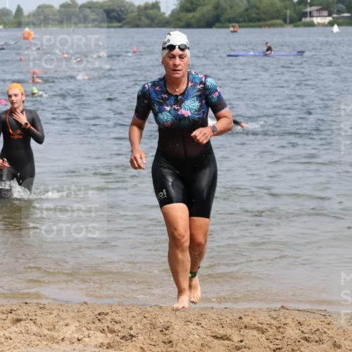 15.06.2025 - 27. Vierlanden-Triathlon Lena Gebhardt http://msf.ph/oto/8033595 15.06.2025 11:18:15 Schwimmen 834, 908, 933 meine-sportfotos.de