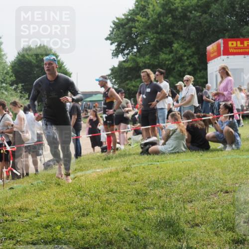 15.06.2025 - 27. Vierlanden-Triathlon KatJ http://msf.ph/oto/8033607 15.06.2025 11:16:26 Schwimmen 954 meine-sportfotos.de