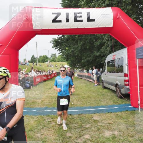 21.06.2025 - 27. Vierlanden-Triathlon MichiJ http://msf.ph/oto/8033609 15.06.2026 12:56:05 Ziel 6, 730, 875 meine-sportfotos.de