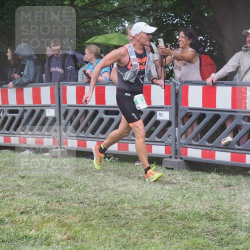 21.06.2025 - 27. Vierlanden-Triathlon KatJ http://msf.ph/oto/8033616 15.06.2025 13:45:34 Ziel 830 meine-sportfotos.de