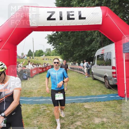 21.06.2025 - 27. Vierlanden-Triathlon MichiJ http://msf.ph/oto/8033618 15.06.2026 12:56:05 Ziel 6, 730, 875 meine-sportfotos.de